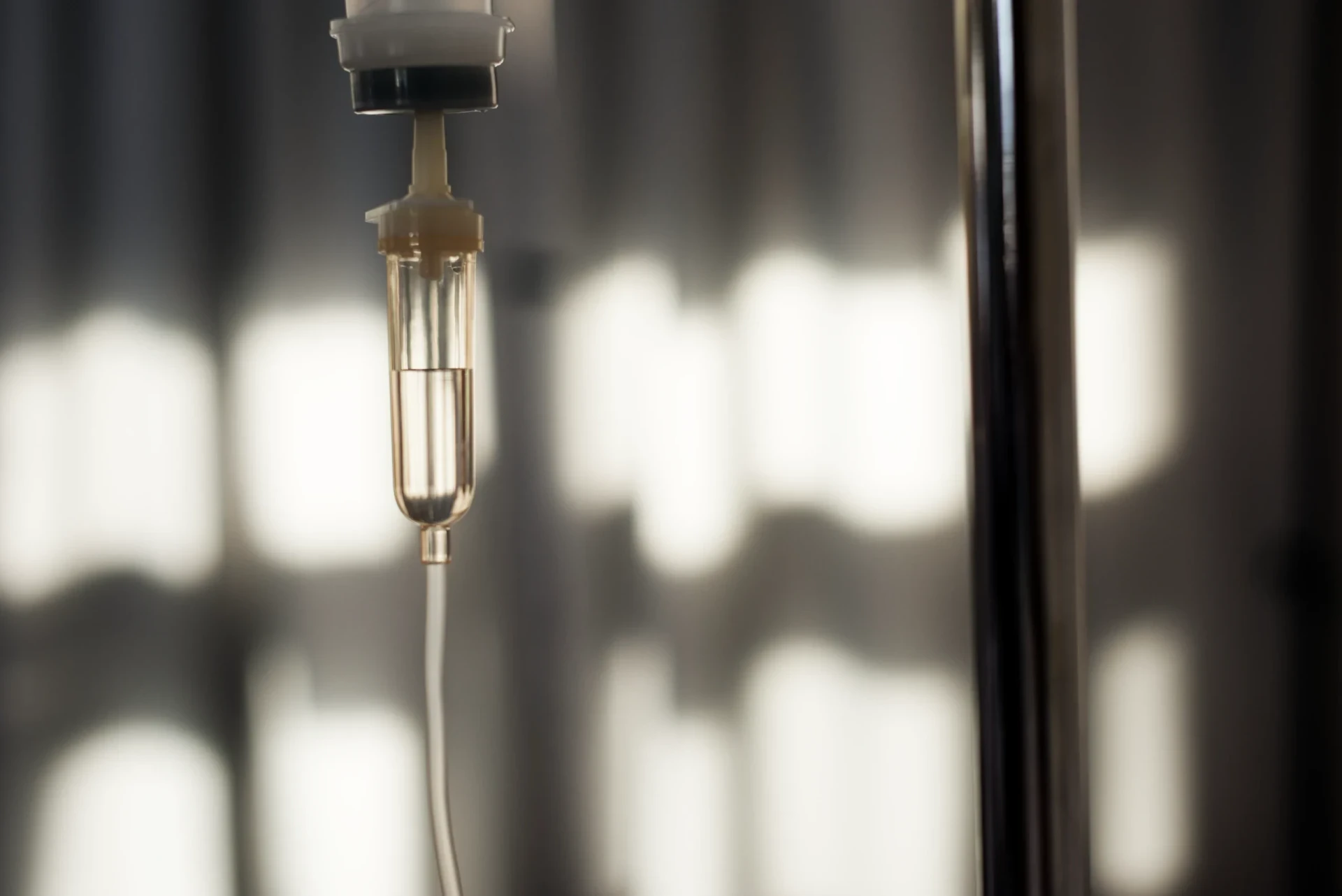 closeup-iv-drip-chamber